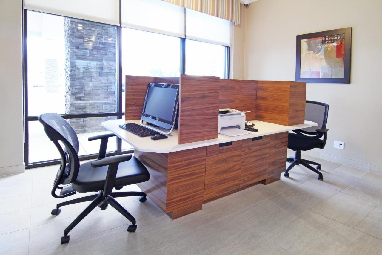Holiday Inn Express And Suites Calgary University By Ihg Εξωτερικό φωτογραφία