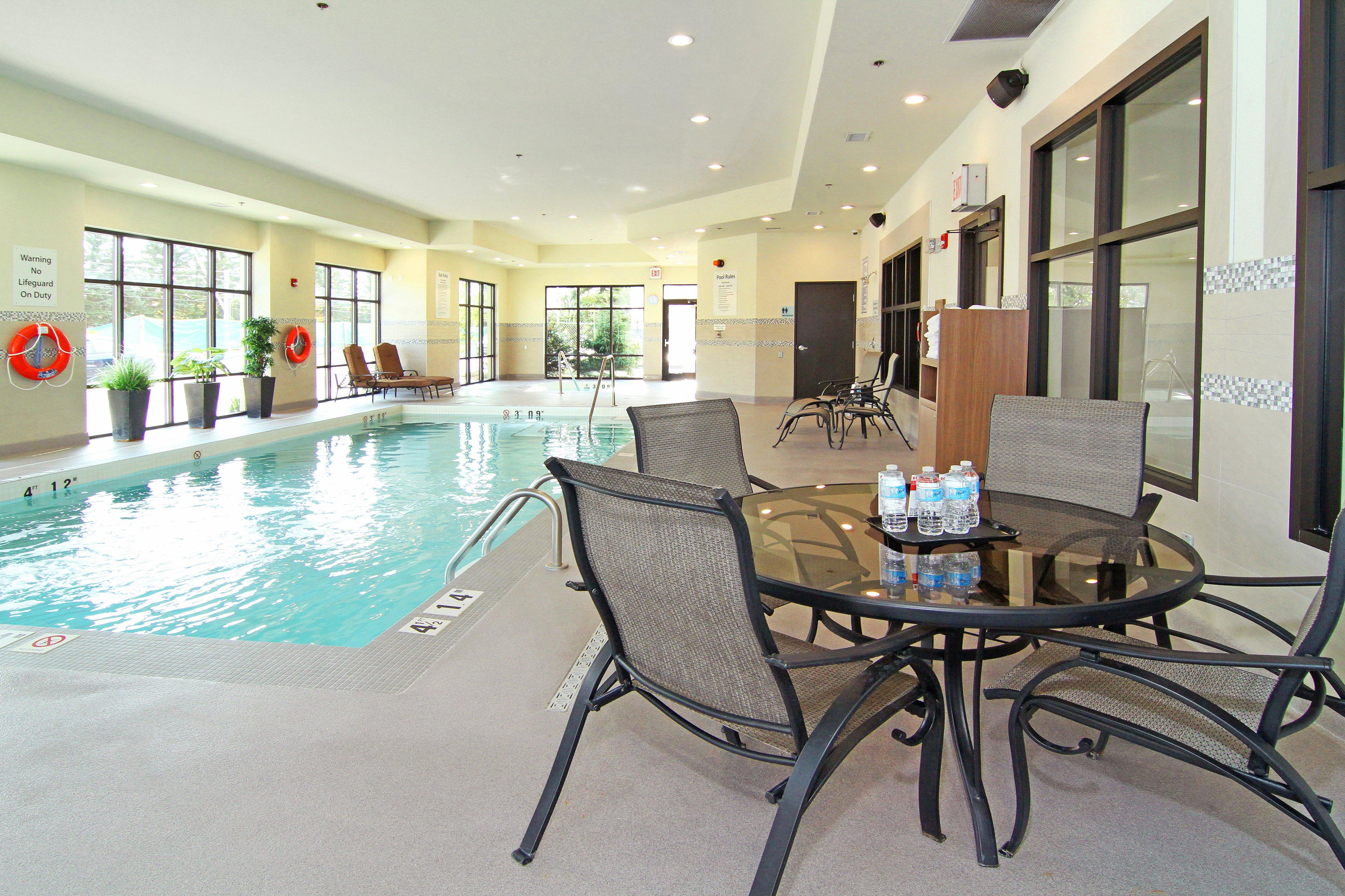 Holiday Inn Express And Suites Calgary University By Ihg Εξωτερικό φωτογραφία