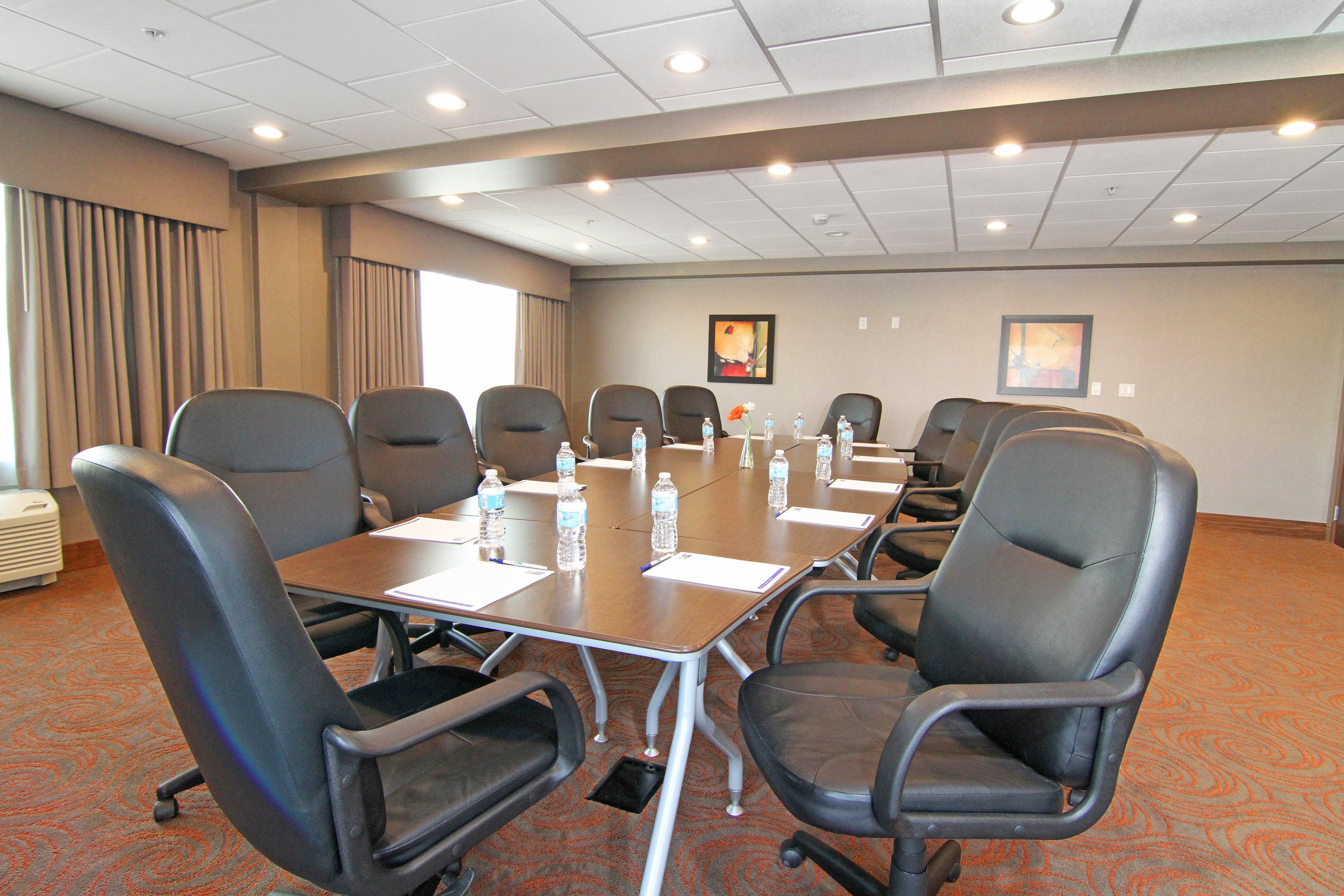 Holiday Inn Express And Suites Calgary University By Ihg Εξωτερικό φωτογραφία