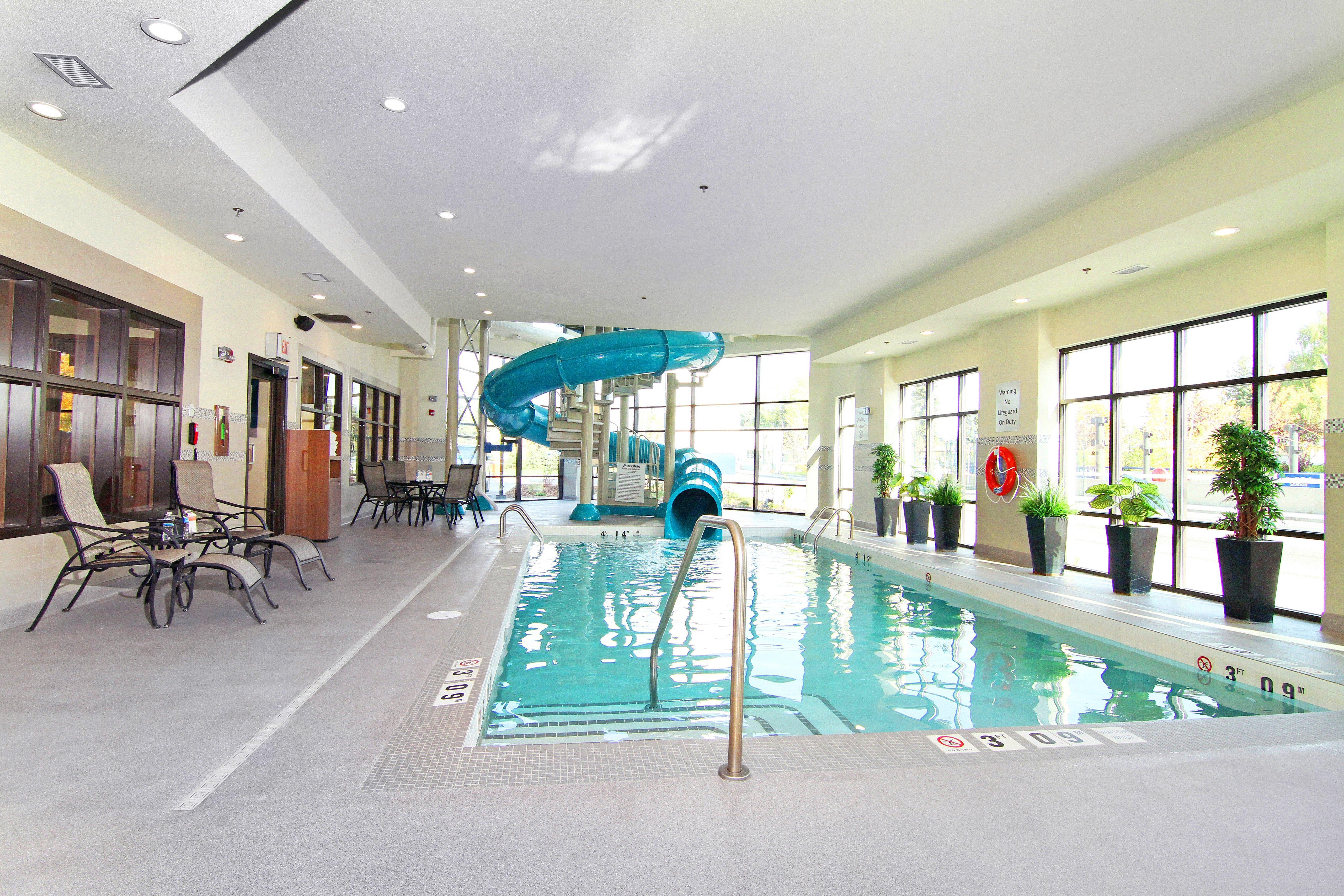 Holiday Inn Express And Suites Calgary University By Ihg Εξωτερικό φωτογραφία