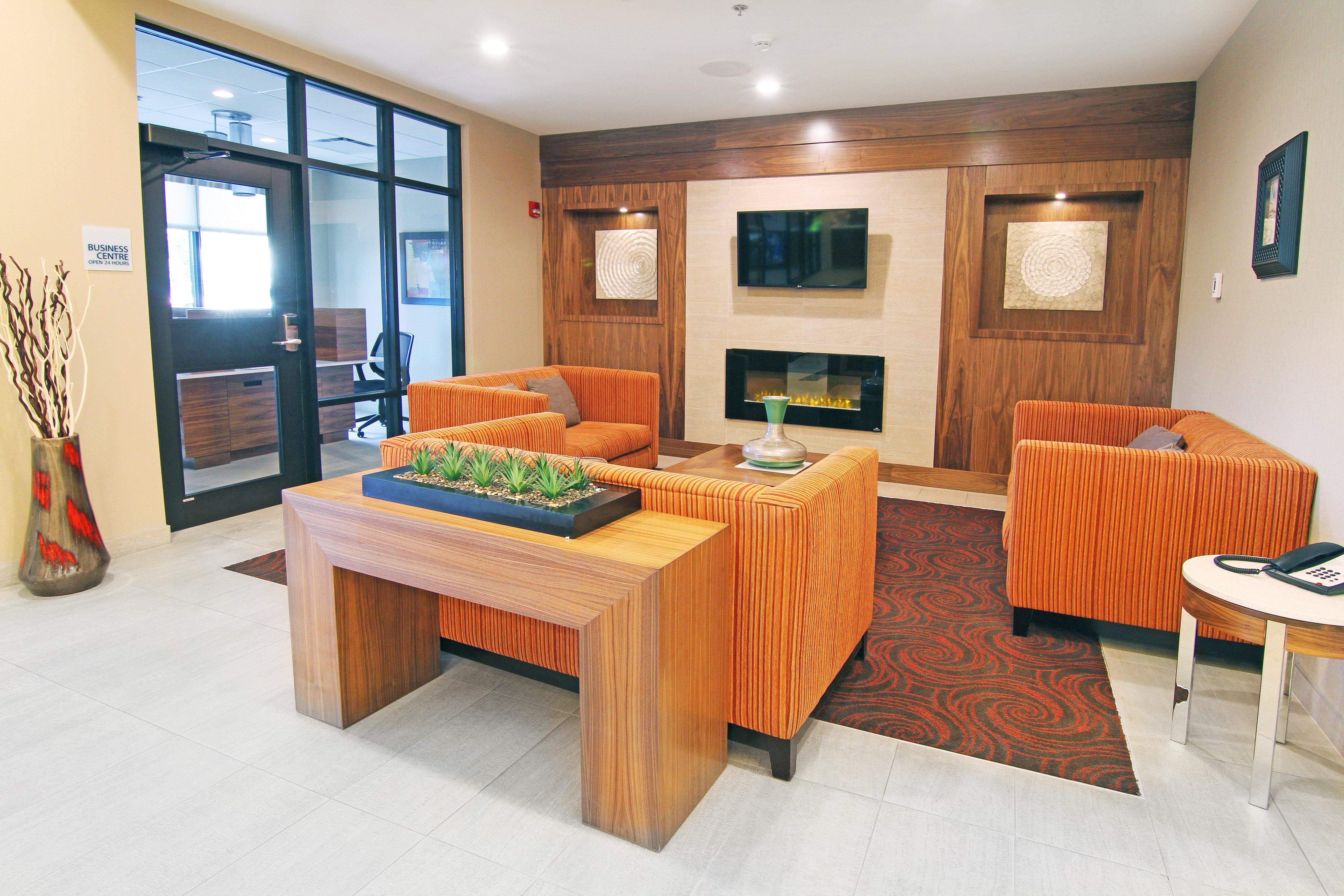 Holiday Inn Express And Suites Calgary University By Ihg Εξωτερικό φωτογραφία