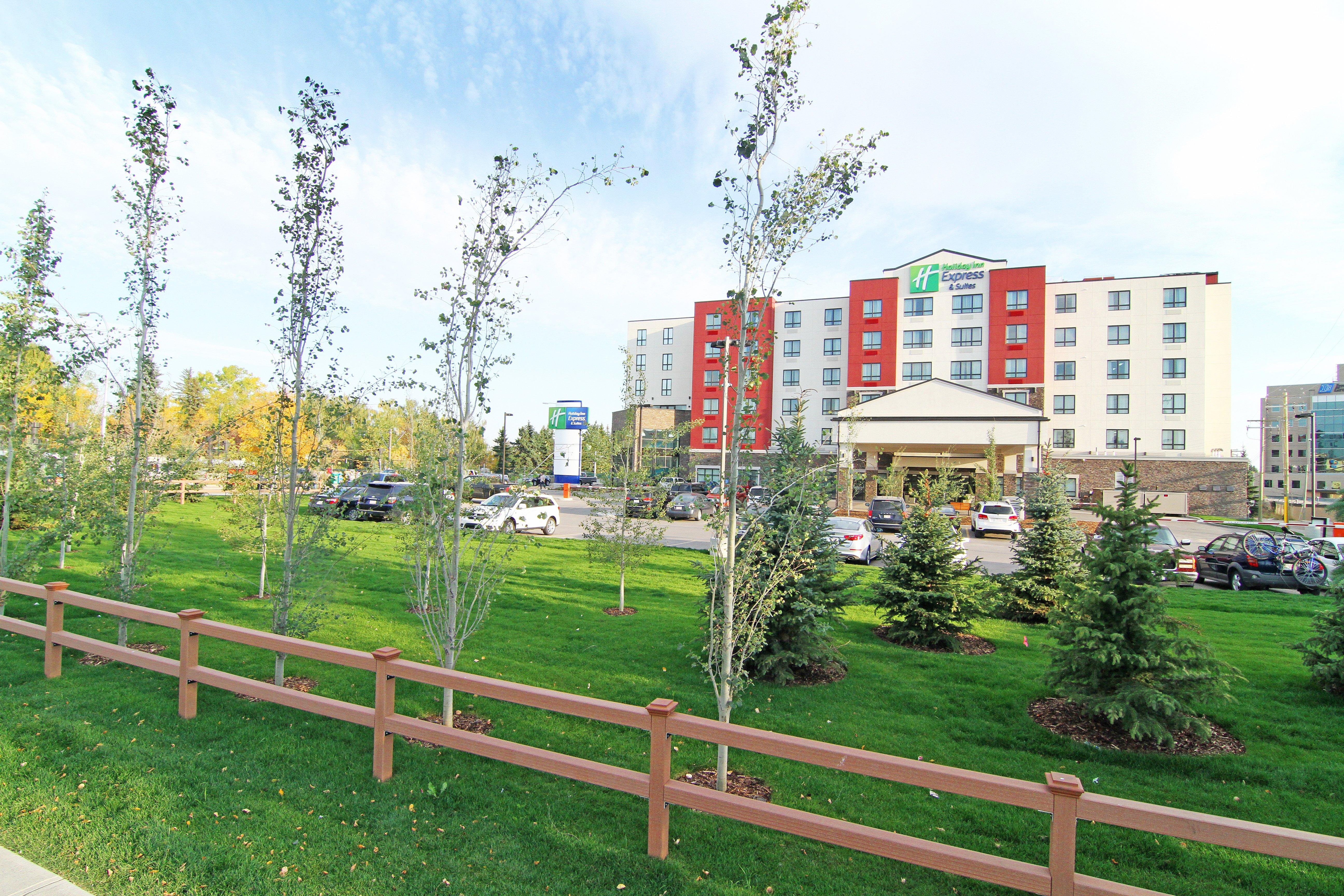 Holiday Inn Express And Suites Calgary University By Ihg Εξωτερικό φωτογραφία